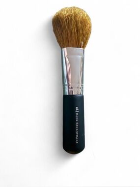 Brand new Bare Escentuals makeup brush